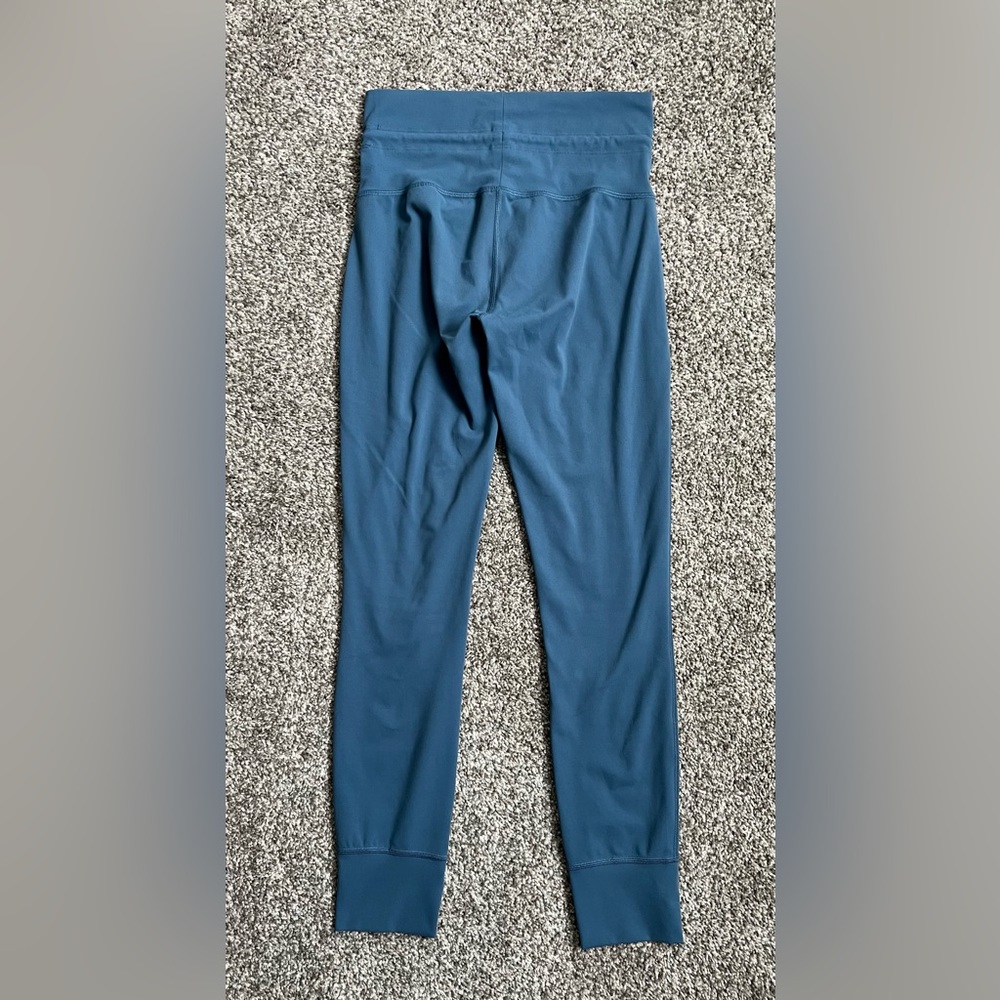 Vuori Daily Legging - French Blue - Picture 2 of 5